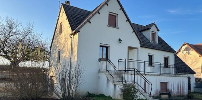 Image 1 sur 15 - Maison/villa  ·  Vente · Laroche St Cydroine (89400) · 9 pièces · 181m²