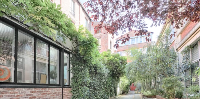 Image 7 sur 12 - Appartement  ·  Vente · Paris (75010) · 2 pièces · 79m²