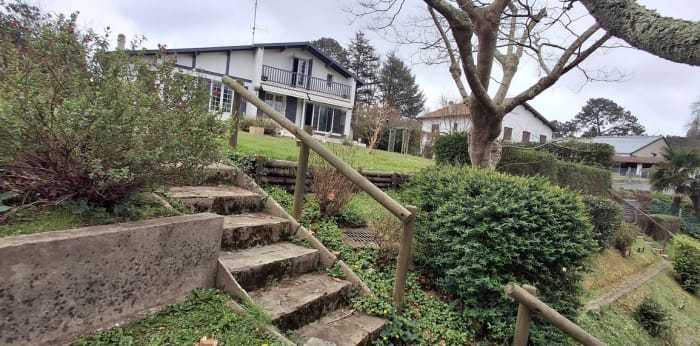 Image 6 sur 15 - Maison/villa  ·  Vente · Bayonne (64100) · 6 pièces · 150m²