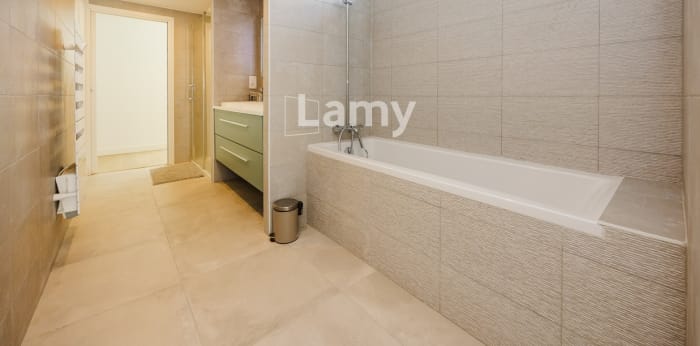 Image 6 sur 9 - Maison/villa  ·  Vente · Rennes (35000) · 7 pièces · 211m²