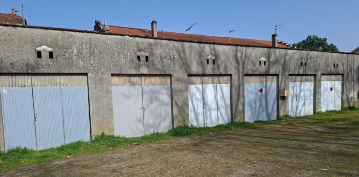 Image 1 sur 4 - Parking/box  ·  Vente · Coutras (33230) · 1 pièce · 17m²