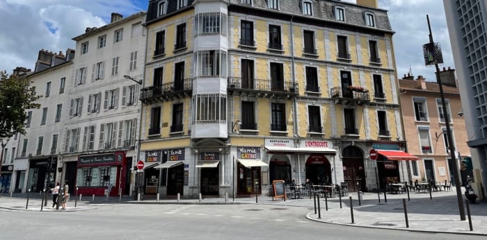 Image 1 sur 8 - Appartement  ·  Vente · Pau (64000) · 6 pièces · 170m²