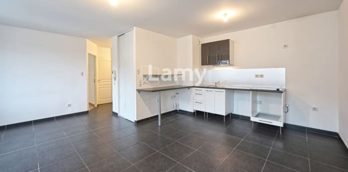 Image 2 sur 13 - Appartement  ·  Vente · Poisat (38320) · 2 pièces · 47m²