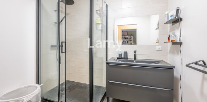 Image 6 sur 10 - Appartement  ·  Vente · Bordeaux (33300) · 3 pièces · 68m²