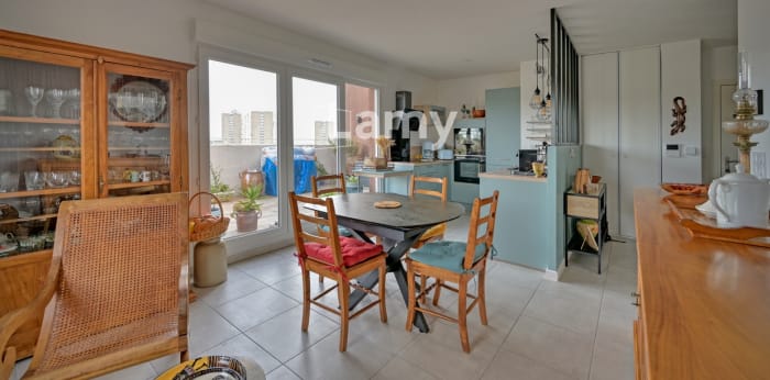 Image 3 sur 15 - Appartement  ·  Vente · Nimes (30900) · 4 pièces · 79m²