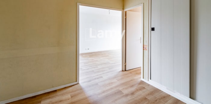 Image 5 sur 12 - Appartement  ·  Vente · Angouleme (16000) · 5 pièces · 90m²