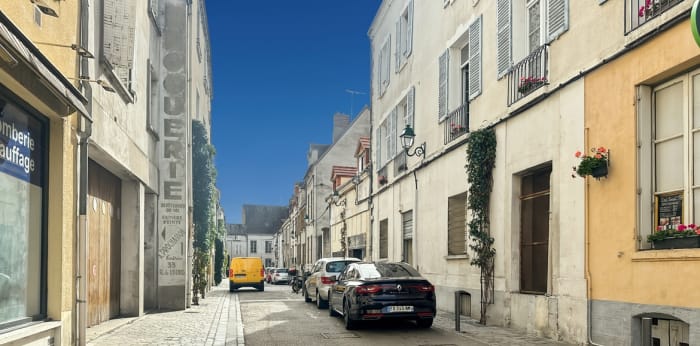 Image 1 sur 11 - Immeuble  ·  Vente · Montargis (45200)