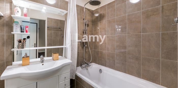 Image 8 sur 12 - Appartement  ·  Vente · Villeurbanne (69100) · 4 pièces · 79m²