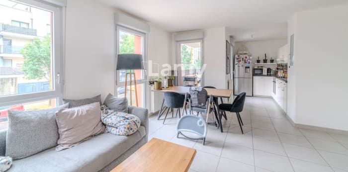 Image 1 sur 12 - Appartement  ·  Vente · Sathonay Camp (69580) · 3 pièces · 61m²