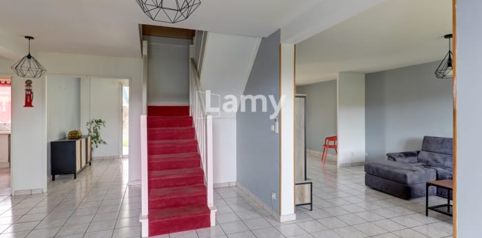 Image 6 sur 9 - Maison/villa  ·  Vente · St Beauzire (63360) · 5 pièces · 155m²