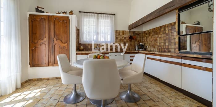 Image 5 sur 24 - Maison/villa  ·  Vente · Salon De Provence (13300) · 7 pièces · 234m²