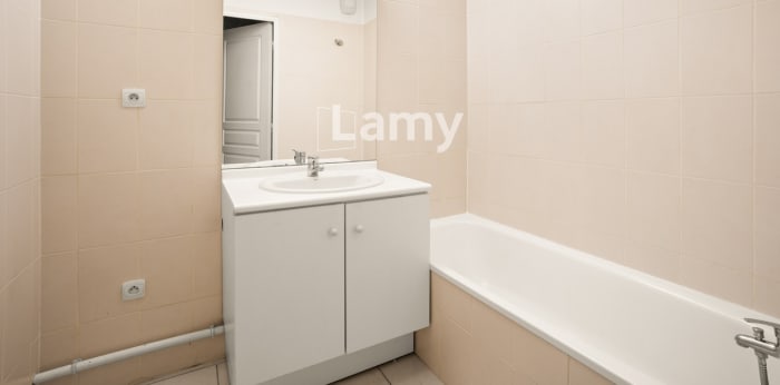 Image 7 sur 9 - Appartement  ·  Vente · St Genis Laval (69230) · 2 pièces · 46m²