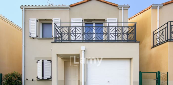 Image 1 sur 8 - Maison/villa  ·  Vente · La Roche Sur Yon (85000) · 4 pièces · 86m²