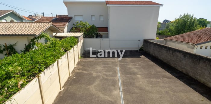 Image 2 sur 14 - Immeuble  ·  Vente · Talence (33400) · 224m²