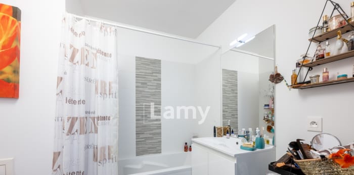 Image 8 sur 10 - Appartement  ·  Vente · Bordeaux (33300) · 2 pièces · 48m²