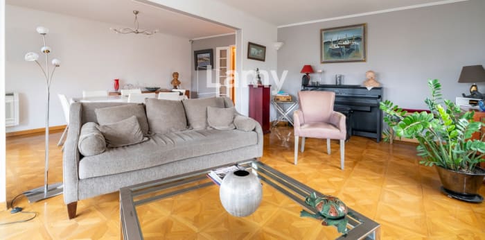 Image 5 sur 14 - Appartement  ·  Vente · Marseille (13005) · 4 pièces · 107m²
