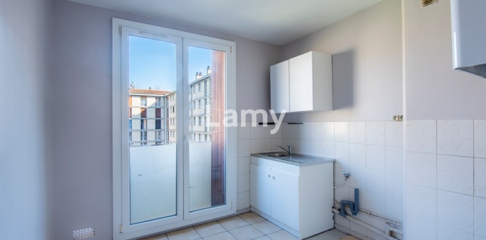 Image 3 sur 11 - Appartement  ·  Vente · Salon De Provence (13300) · 55m²