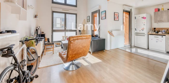 Image 1 sur 9 - Appartement  ·  Vente · Bordeaux (33300) · 2 pièces · 48m²