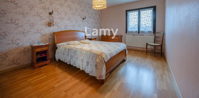 Image 5 sur 9 - Maison/villa  ·  Vente · Villy Le Pelloux (74350) · 12 pièces · 235m²