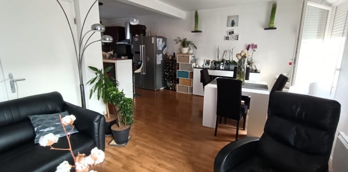 Image 2 sur 6 - Appartement  ·  Vente · L Houmeau (17137) · 4 pièces · 81m²