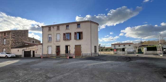 Image 1 sur 11 - Maison/villa  ·  Vente · Le Breuil Sur Couze (63340) · 5 pièces · 130m²