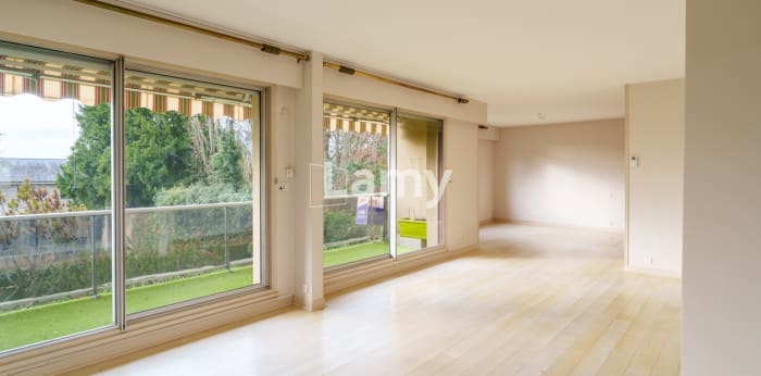 Image 1 sur 15 - Appartement  ·  Vente · Limoges (87000) · 5 pièces · 110m²