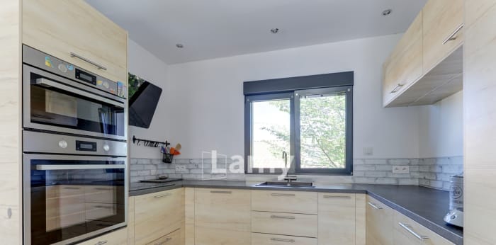 Image 3 sur 11 - Maison/villa  ·  Vente · Riom (63200) · 6 pièces · 126m²
