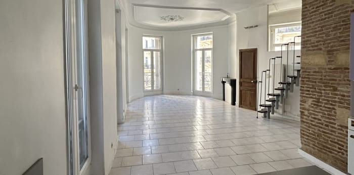 Image 1 sur 11 - Appartement  ·  Vente · Marseille (13001) · 2 pièces · 78m²