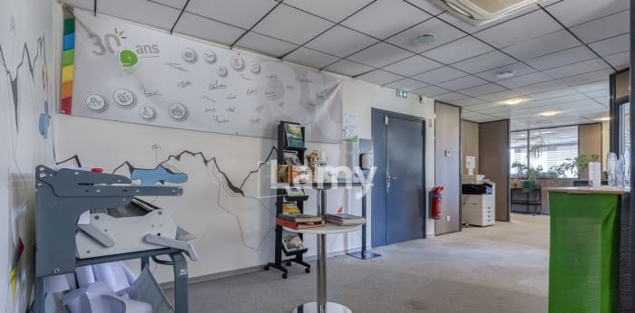 Image 6 sur 10 - Local  ·  Vente · Annecy (74600) · 10 pièces · 303m²