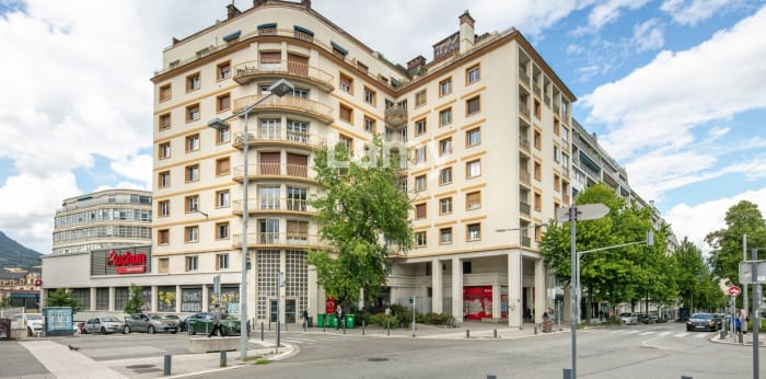 Image 8 sur 11 - Appartement  ·  Vente · Grenoble (38000) · 2 pièces · 76m²
