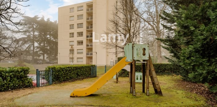 Image 9 sur 9 - Appartement  ·  Vente · Ste Foy Les Lyon (69110) · 3 pièces · 82m²