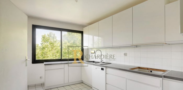 Image 5 sur 12 - Appartement  ·  Vente · Paris (75019) · 5 pièces · 111m²