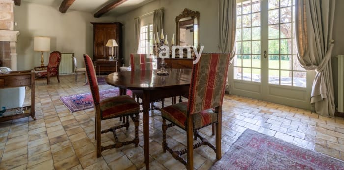 Image 15 sur 24 - Maison/villa  ·  Vente · Salon De Provence (13300) · 7 pièces · 234m²