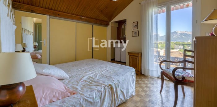 Image 10 sur 21 - Maison/villa  ·  Vente · Poisy (74330) · 9 pièces · 197m²