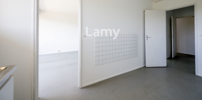 Image 1 sur 14 - Appartement  ·  Vente · Lormont (33310) · 3 pièces · 66m²