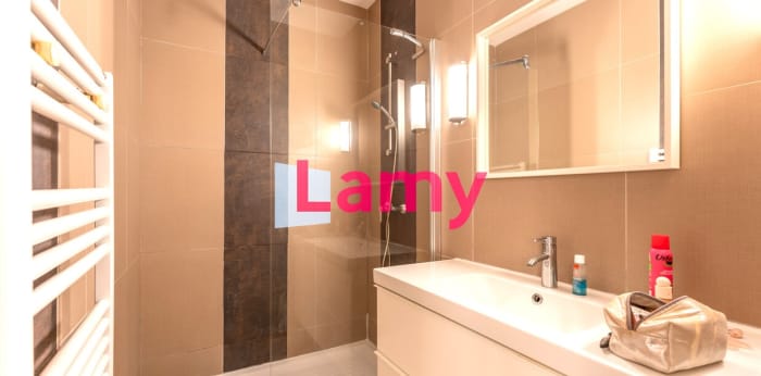 Image 8 sur 11 - Immeuble  ·  Vente · Bordeaux (33000) · 208m²