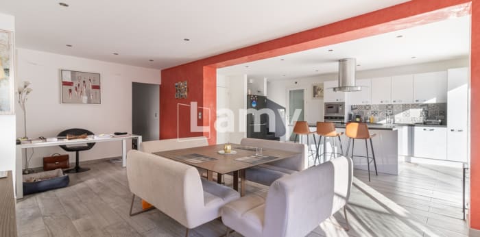 Image 3 sur 17 - Maison/villa  ·  Vente · Allauch (13190) · 4 pièces · 140m²