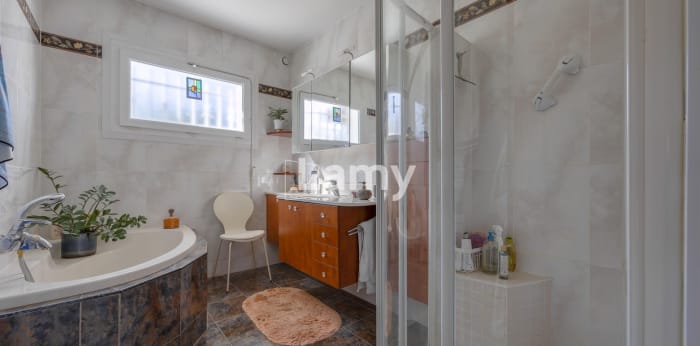 Image 8 sur 21 - Maison/villa  ·  Vente · Poisy (74330) · 9 pièces · 197m²