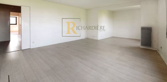 Image 2 sur 12 - Appartement  ·  Vente · Paris (75019) · 5 pièces · 111m²