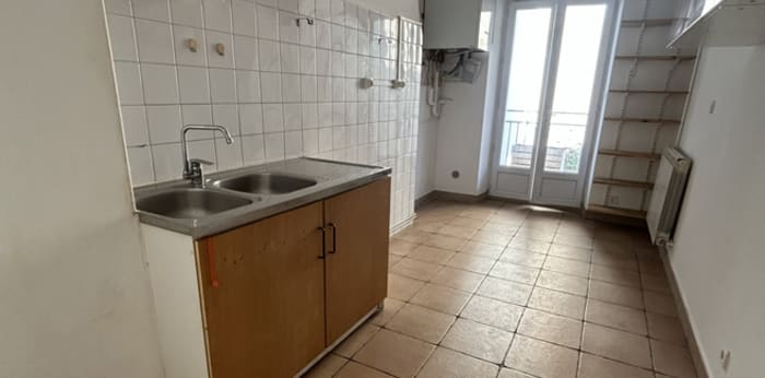 Image 8 sur 13 - Appartement  ·  Vente · Marseille (13004) · 6 pièces · 146m²