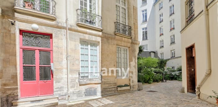 Image 1 sur 9 - Appartement  ·  Vente · Paris (75001) · 3 pièces · 50m²