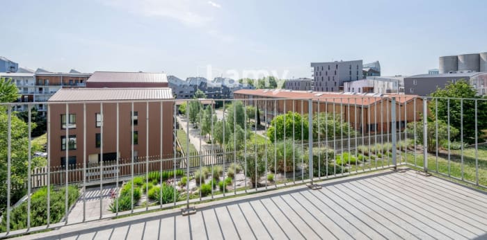 Image 1 sur 15 - Appartement  ·  Vente · Bordeaux (33300) · 3 pièces · 65m²