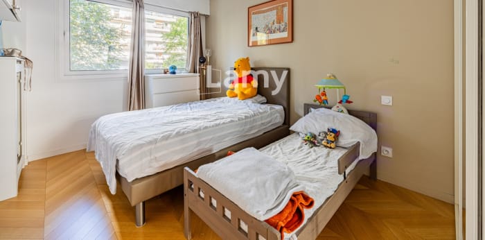 Image 9 sur 13 - Appartement  ·  Vente · Paris (75015) · 5 pièces · 107m²