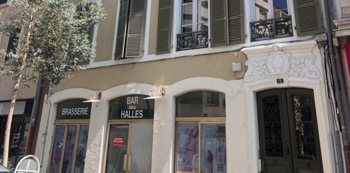 Image 1 sur 6 - Boutique  ·  Vente · Pau (64000) · 7 pièces · 194m²