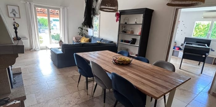 Image 2 sur 25 - Maison/villa  ·  Vente · Molleges (13940) · 162m²