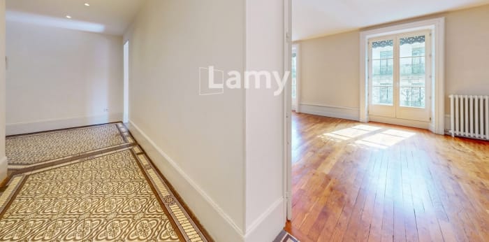 Image 13 sur 16 - Appartement  ·  Vente · Grenoble (38000) · 7 pièces · 212m²