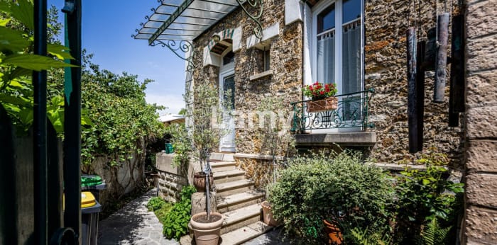 Image 1 sur 12 - Maison/villa  ·  Vente · St Maur Des Fosses (94100) · 5 pièces · 116m²