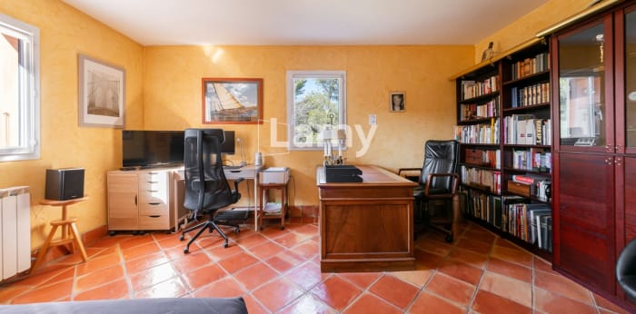 Image 9 sur 13 - Maison/villa  ·  Vente · St Marc Jaumegarde (13100) · 8 pièces · 220m²