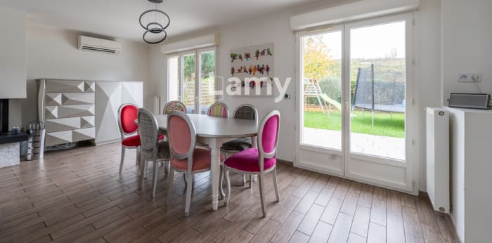 Image 2 sur 17 - Maison/villa  ·  Vente · La Queue En Brie (94510) · 7 pièces · 128m²