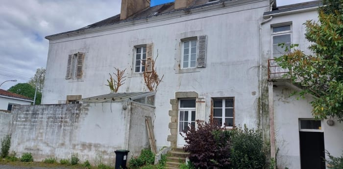 Image 1 sur 5 - Maison/villa  ·  Vente · La Roche Sur Yon (85000) · 10 pièces · 520m²